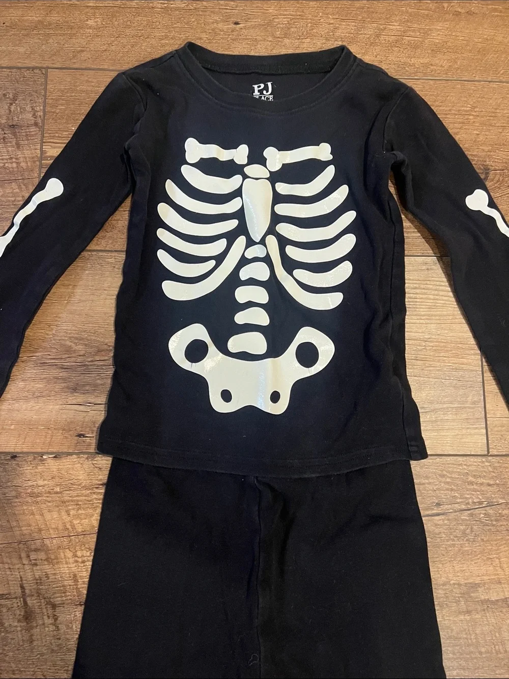 The Children’s Place “PJ Place” Halloween Skeleton Glow in the Dark Pajamas, 5T